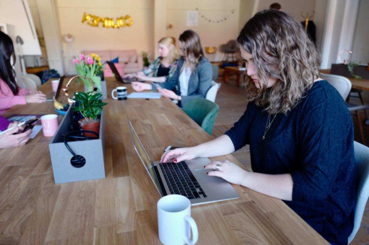 Sala webinarowa Qaqiduu - uczestnicy podczas sesji na żywo